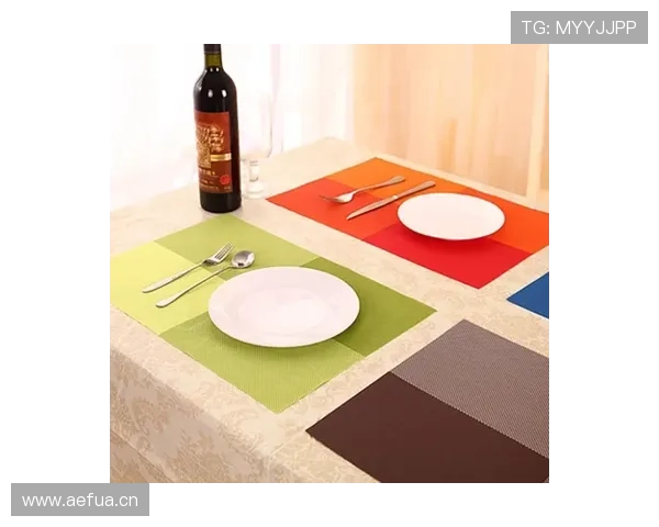 刷到莱万多夫斯基家那张餐桌照，光看餐具我就穷慌了